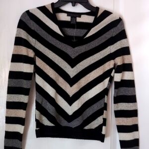 *The Limited* Lambswool, Angora & Cashmere Blend V-Neck Sweater. Size XS…